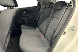 valkoinen Kia Rio 2013 kuva 8.