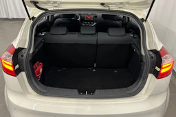 valkoinen Kia Rio 2013 kuva 12.