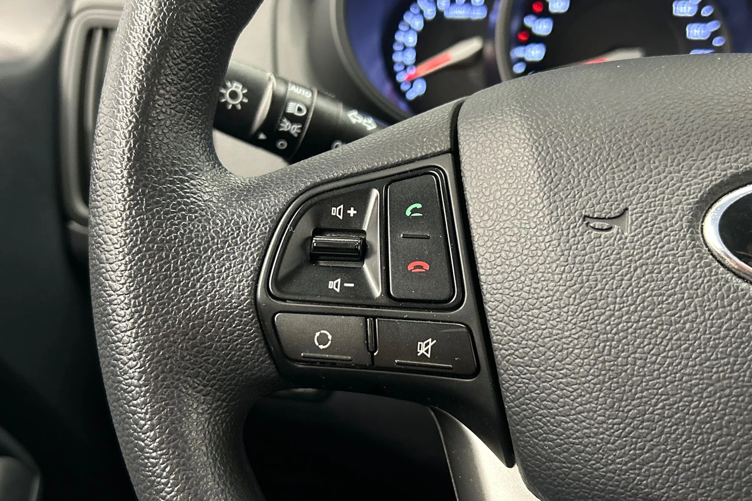 valkoinen Kia Rio 2013 kuva 15.