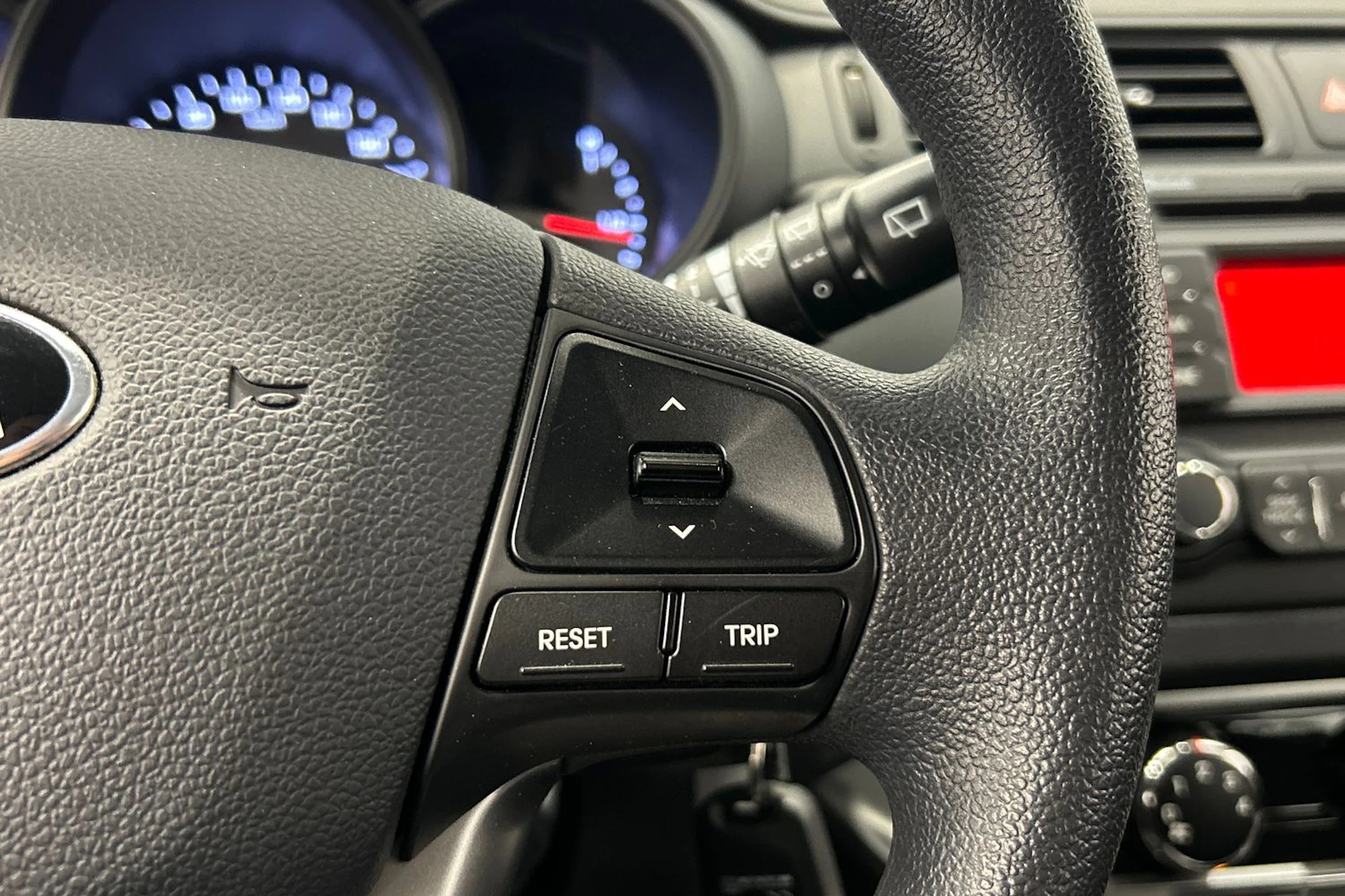 valkoinen Kia Rio 2013 kuva 16.