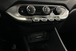 valkoinen Kia Rio 2013 kuva 18.