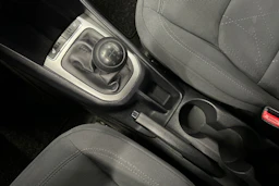 valkoinen Kia Rio 2013 kuva 19.