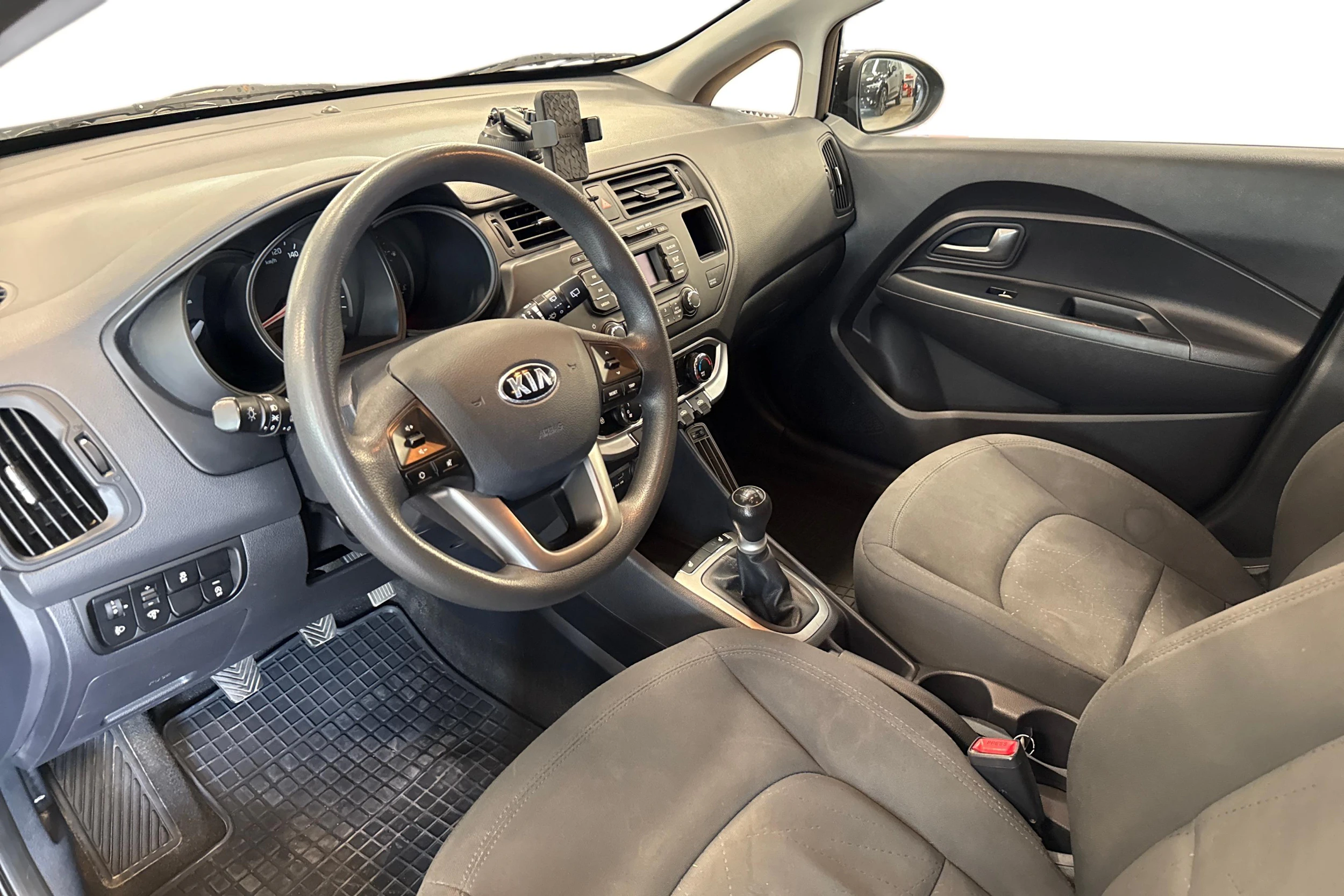 musta Kia Rio 2014 kuva 3.