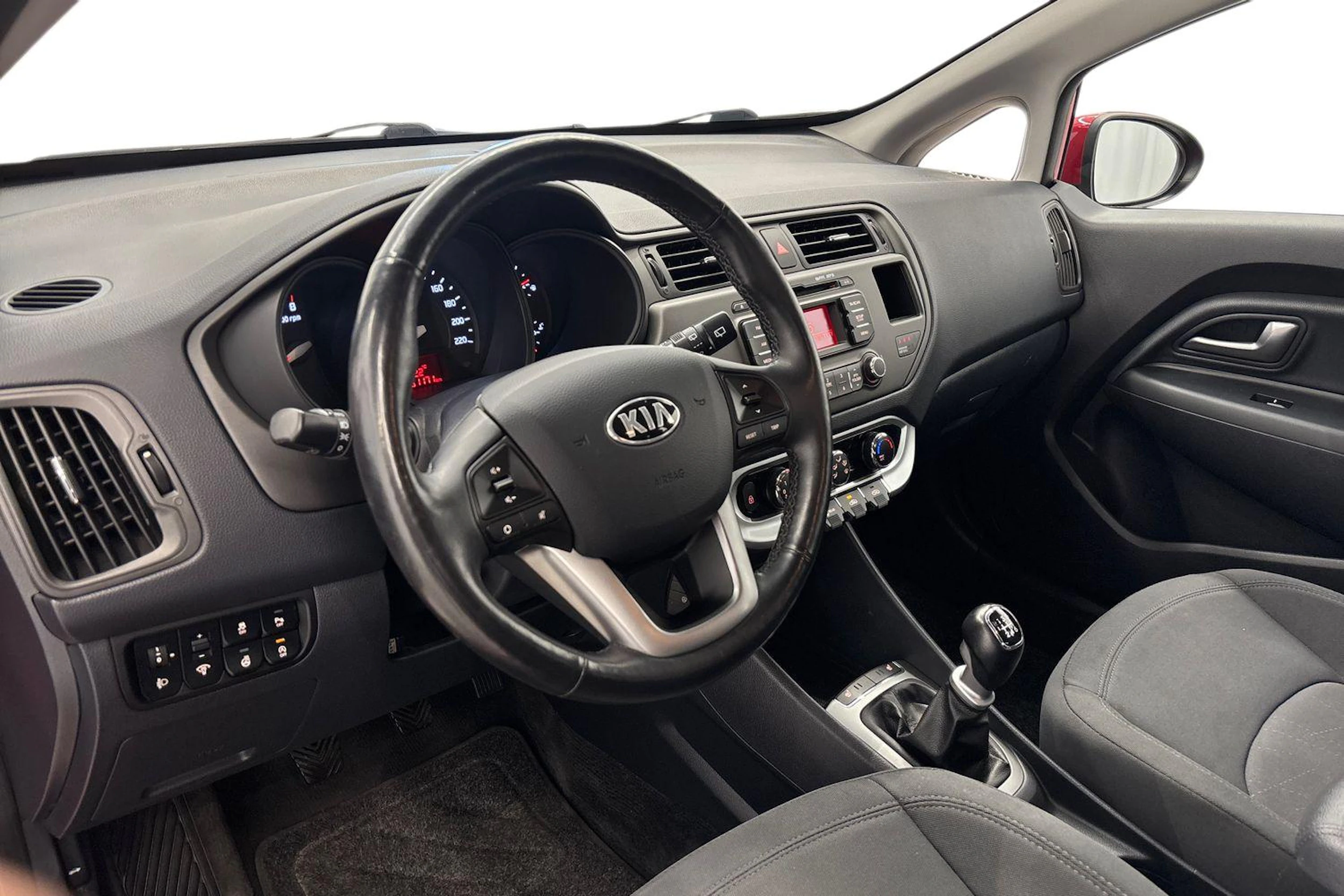 punainen Kia Rio 2014 kuva 6.
