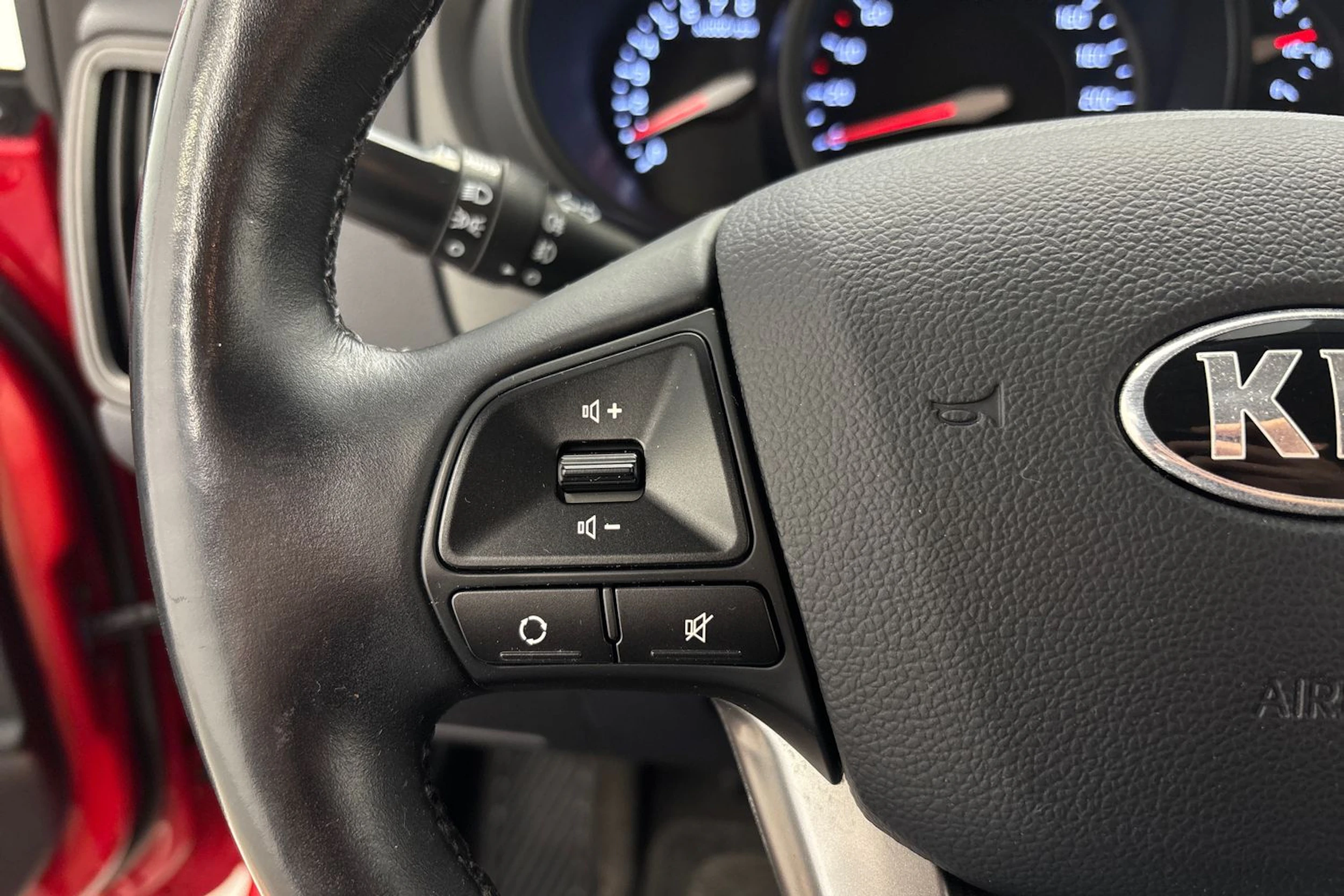 punainen Kia Rio 2014 kuva 11.