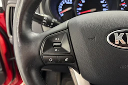 punainen Kia Rio 2014 kuva 11.