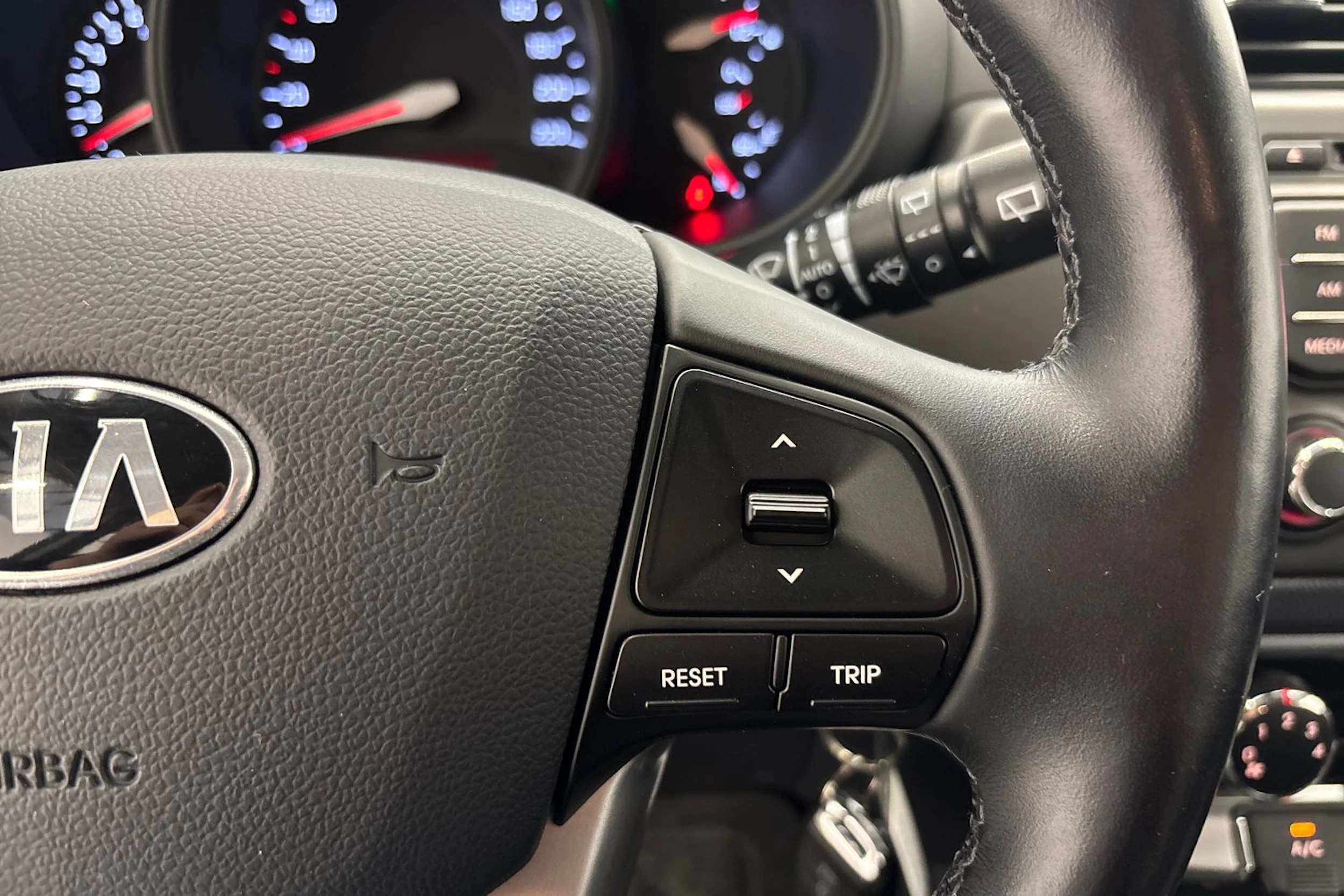 punainen Kia Rio 2014 kuva 12.