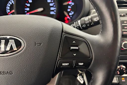 punainen Kia Rio 2014 kuva 12.