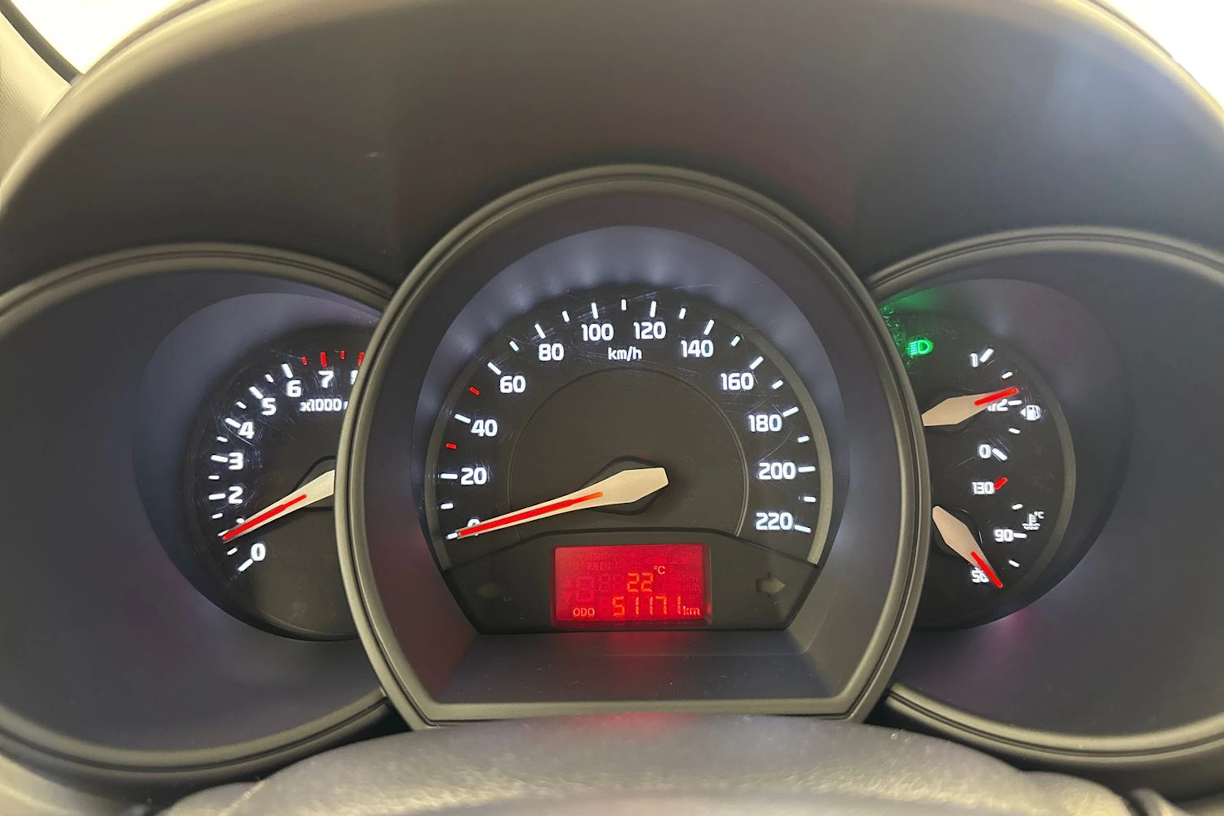 punainen Kia Rio 2014 kuva 13.