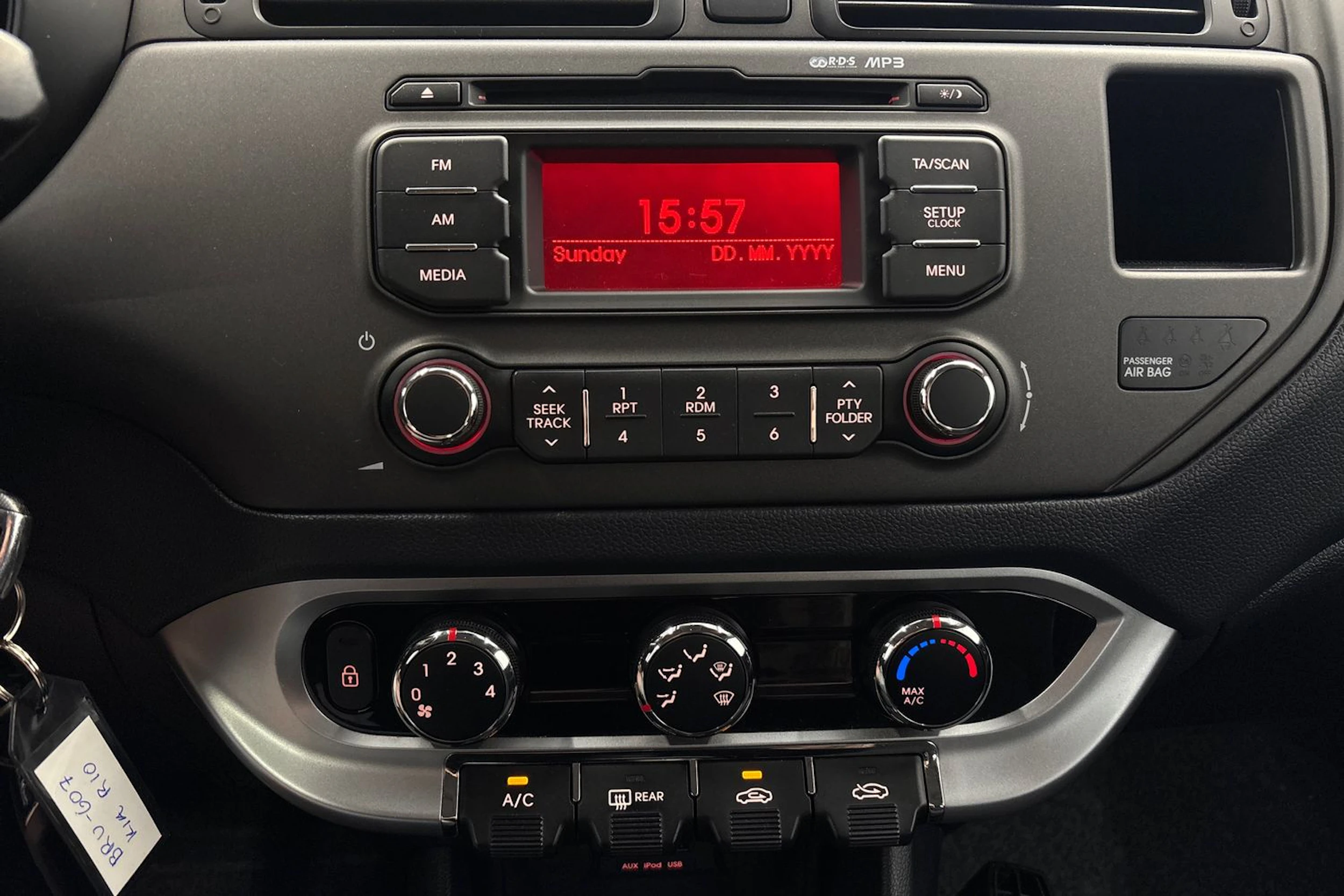 punainen Kia Rio 2014 kuva 14.