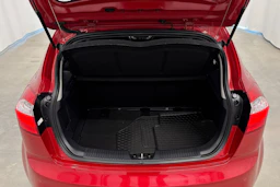 punainen Kia Rio 2014 kuva 16.