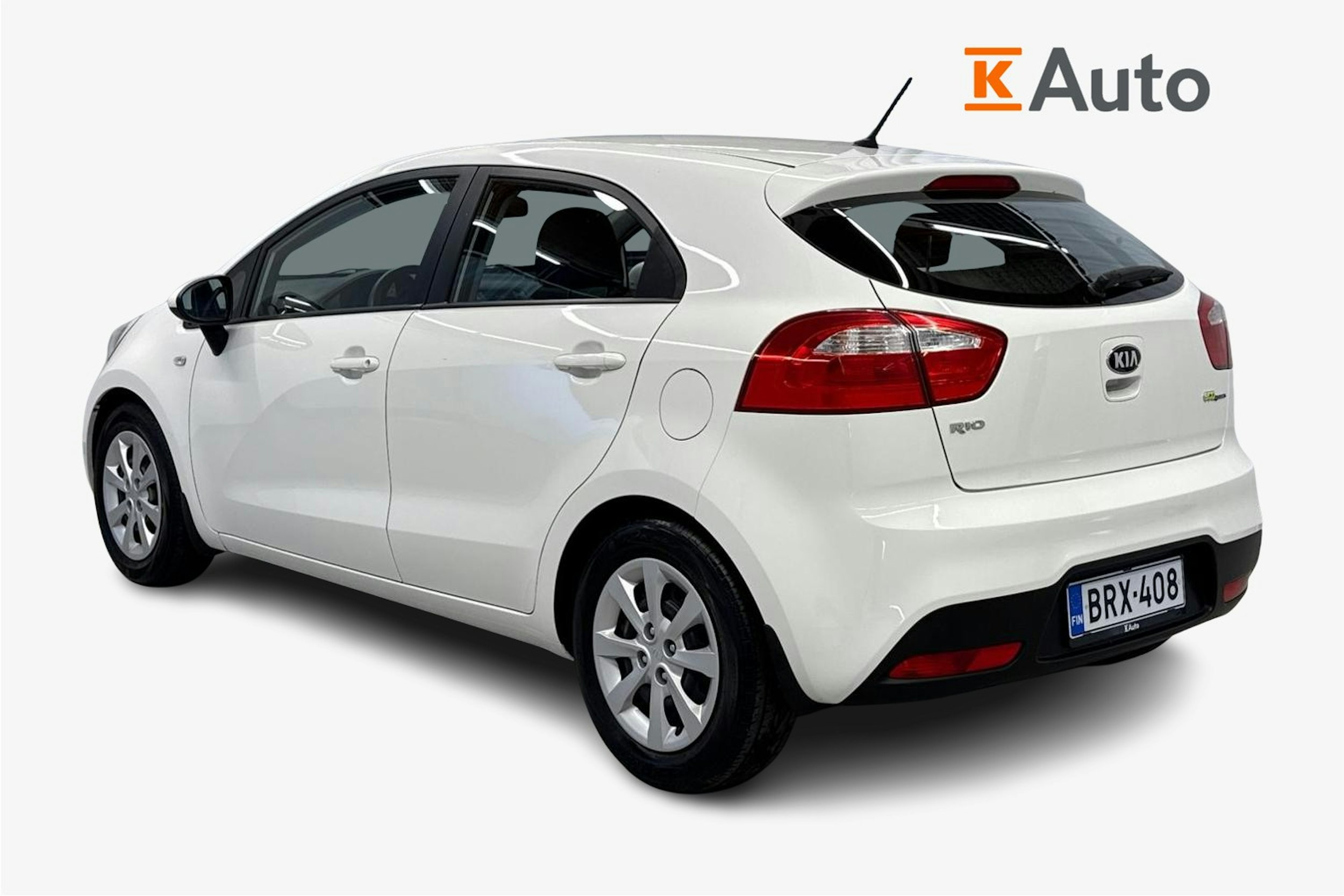 valkoinen Kia Rio 2014 kuva 2.