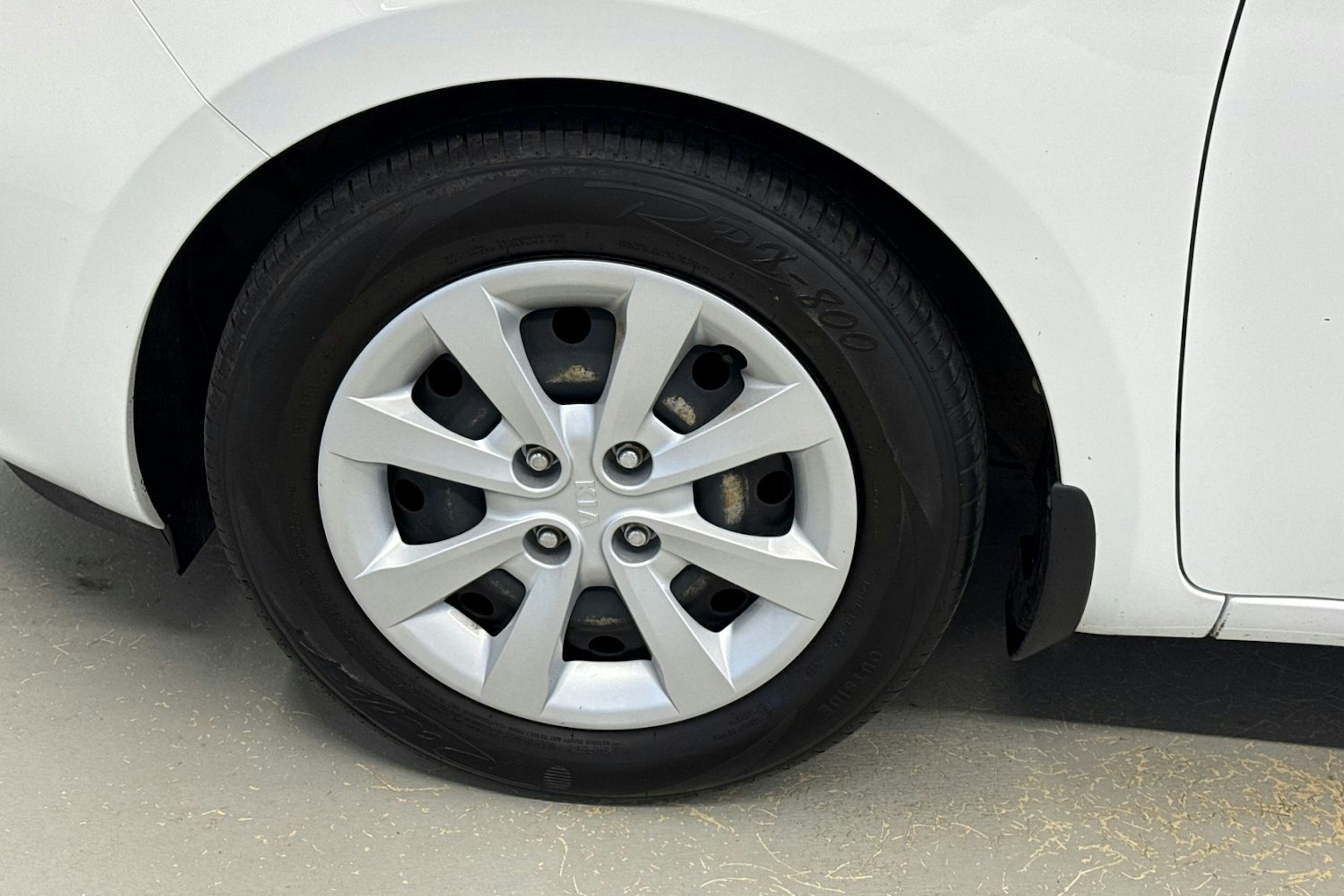 valkoinen Kia Rio 2014 kuva 13.
