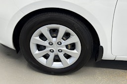 valkoinen Kia Rio 2014 kuva 13.