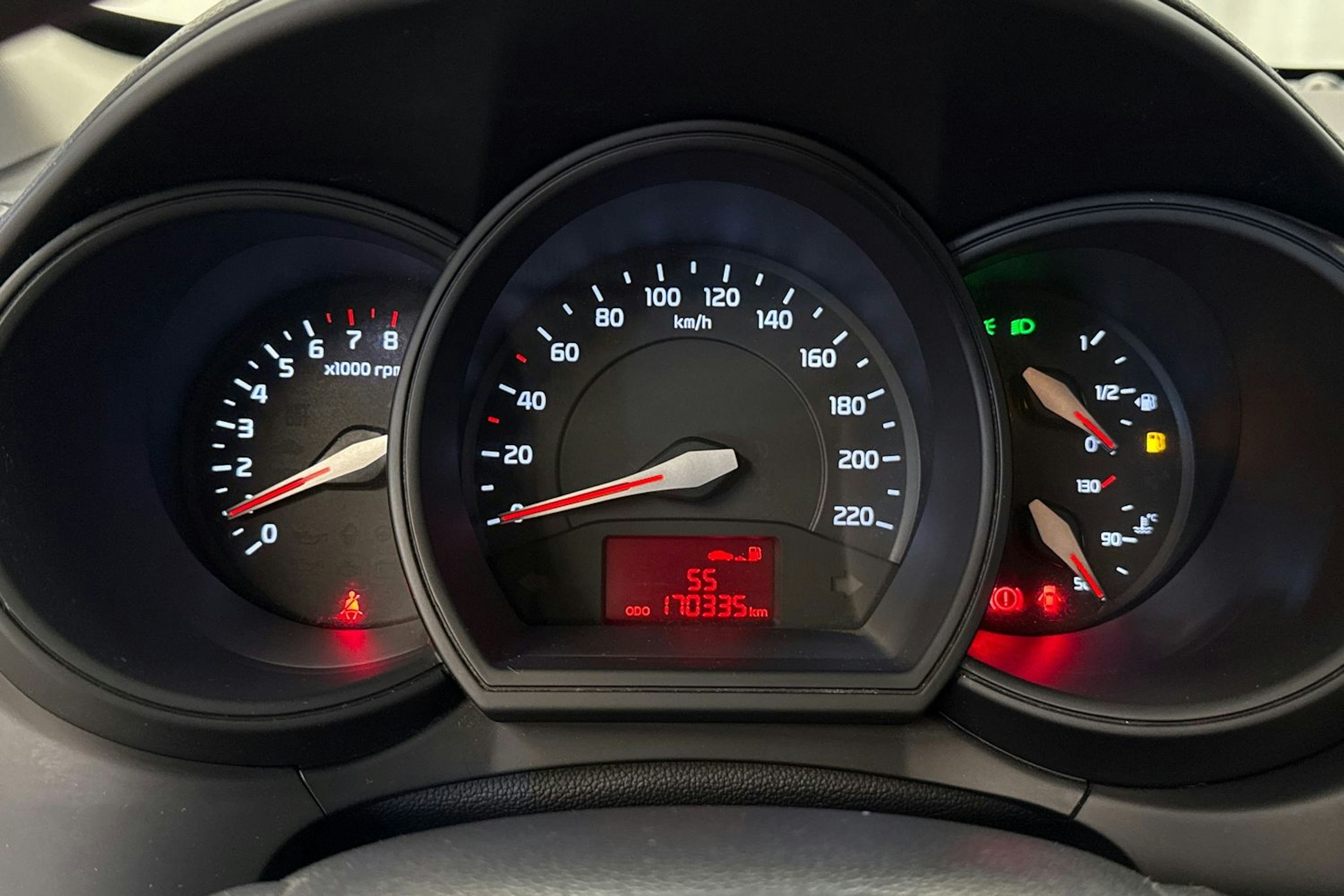 valkoinen Kia Rio 2014 kuva 14.