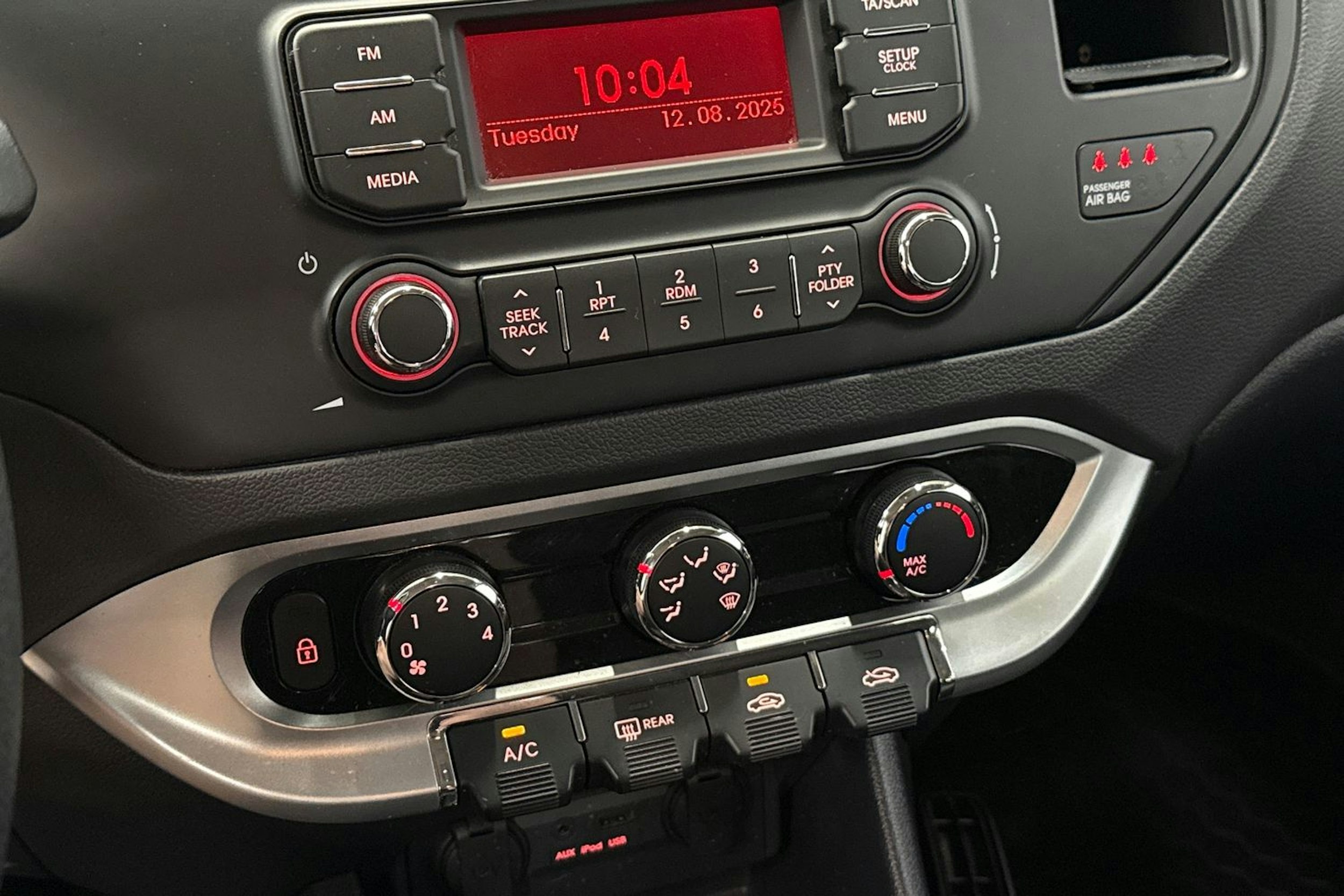 valkoinen Kia Rio 2014 kuva 15.