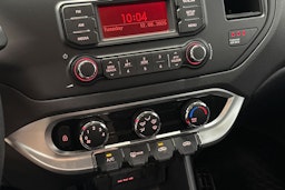 valkoinen Kia Rio 2014 kuva 15.