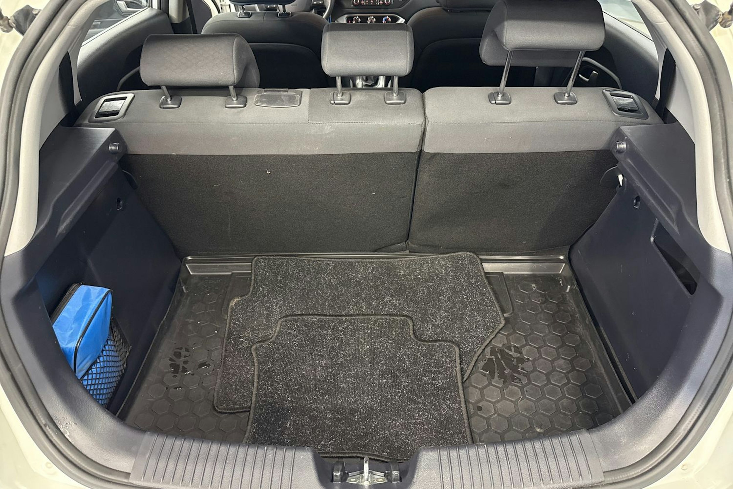 valkoinen Kia Rio 2014 kuva 17.