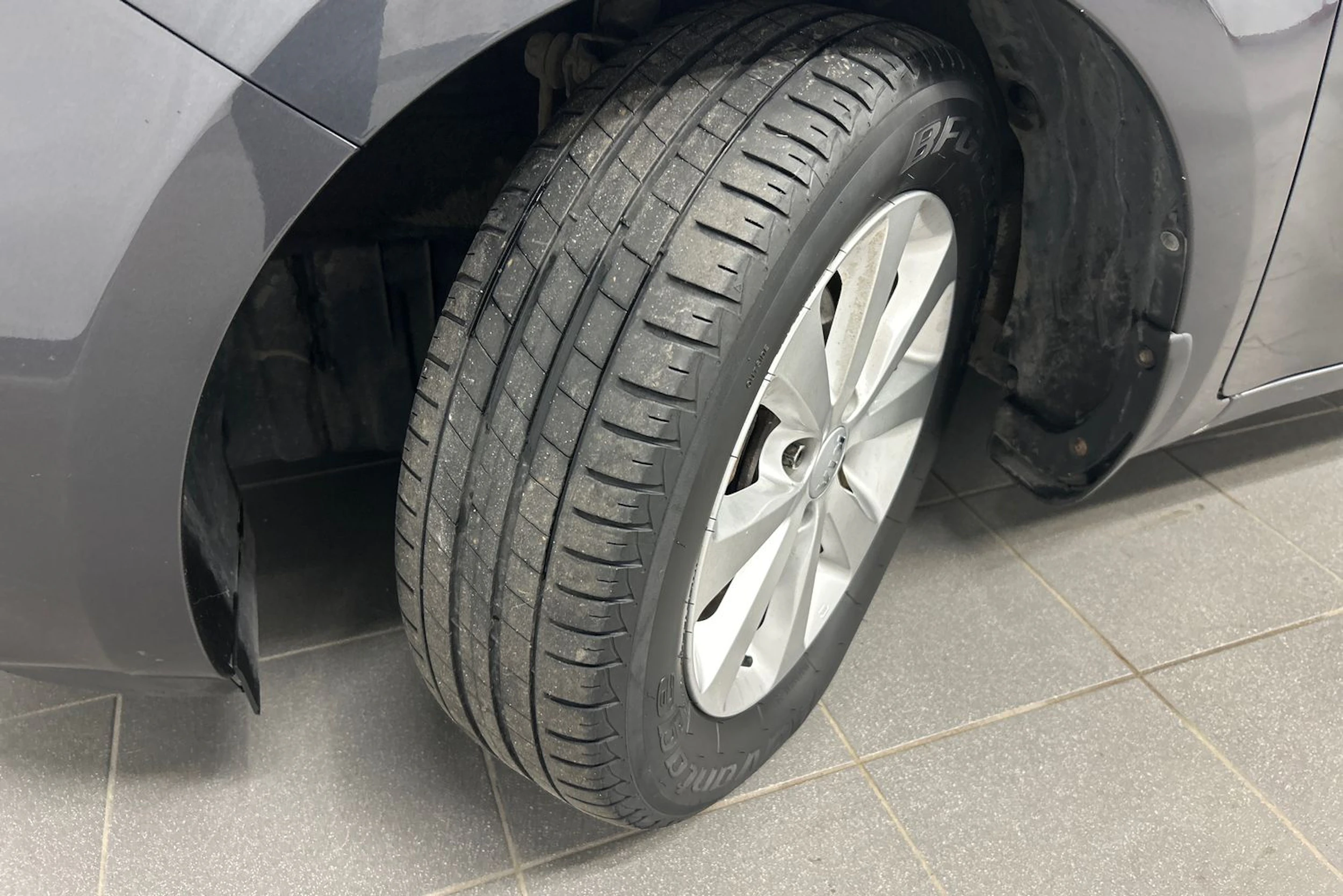 harmaa Kia Rio 2014 kuva 10.