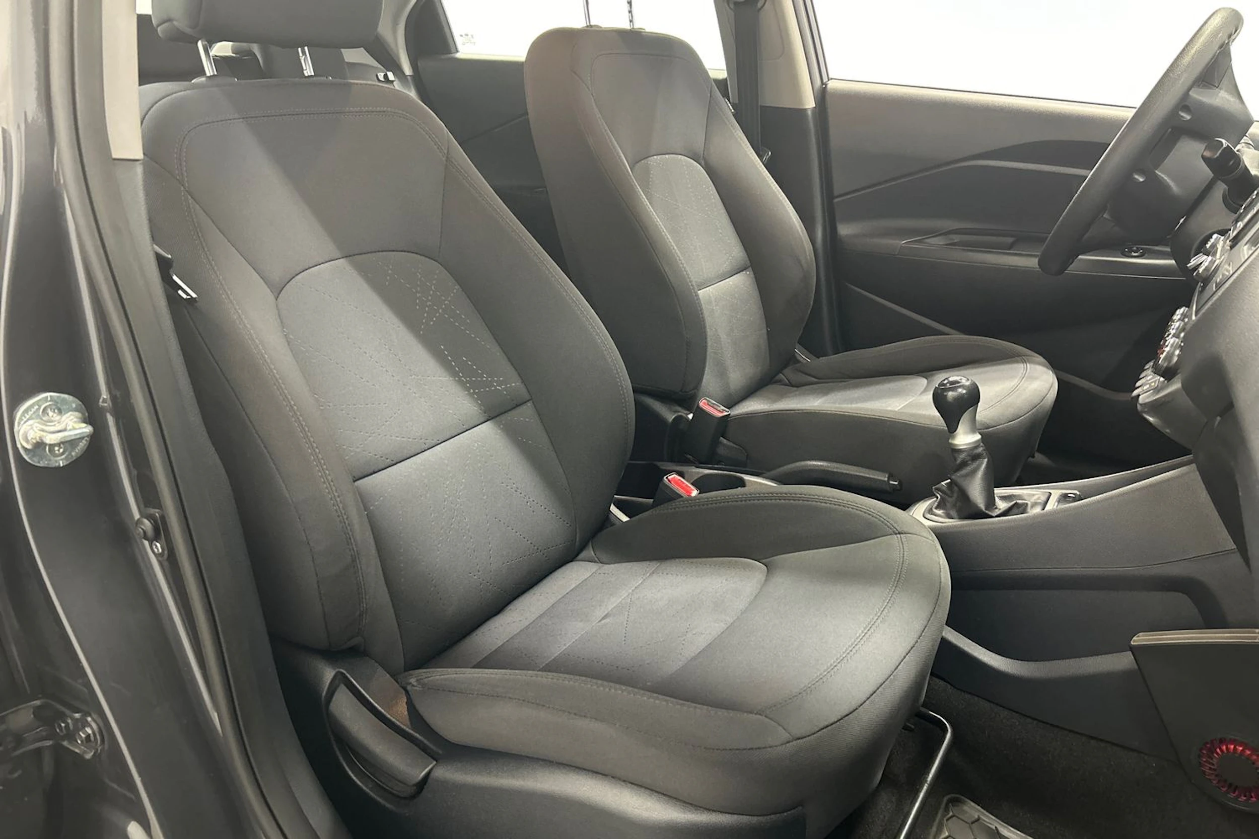 harmaa Kia Rio 2014 kuva 11.