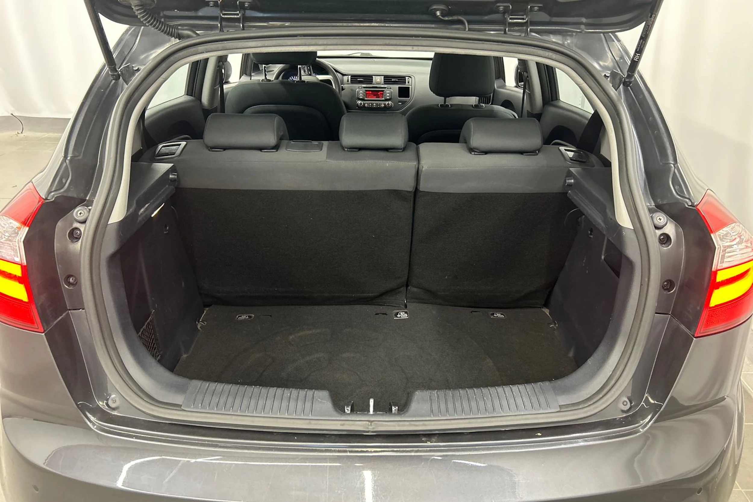 harmaa Kia Rio 2014 kuva 12.