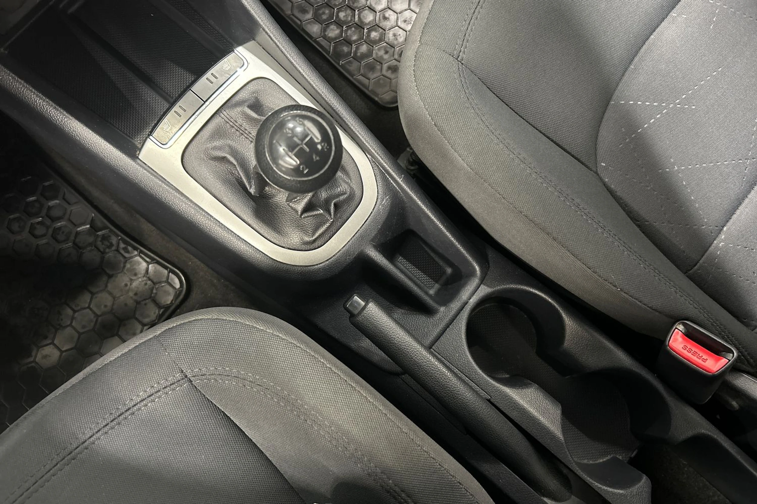 harmaa Kia Rio 2014 kuva 19.