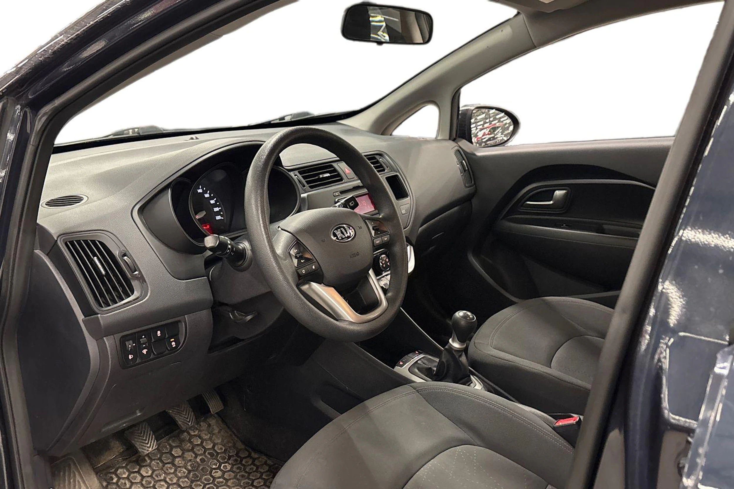 sininen Kia Rio 2014 kuva 3.