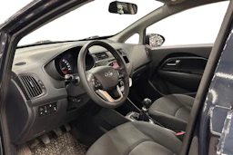 sininen Kia Rio 2014 kuva 3.