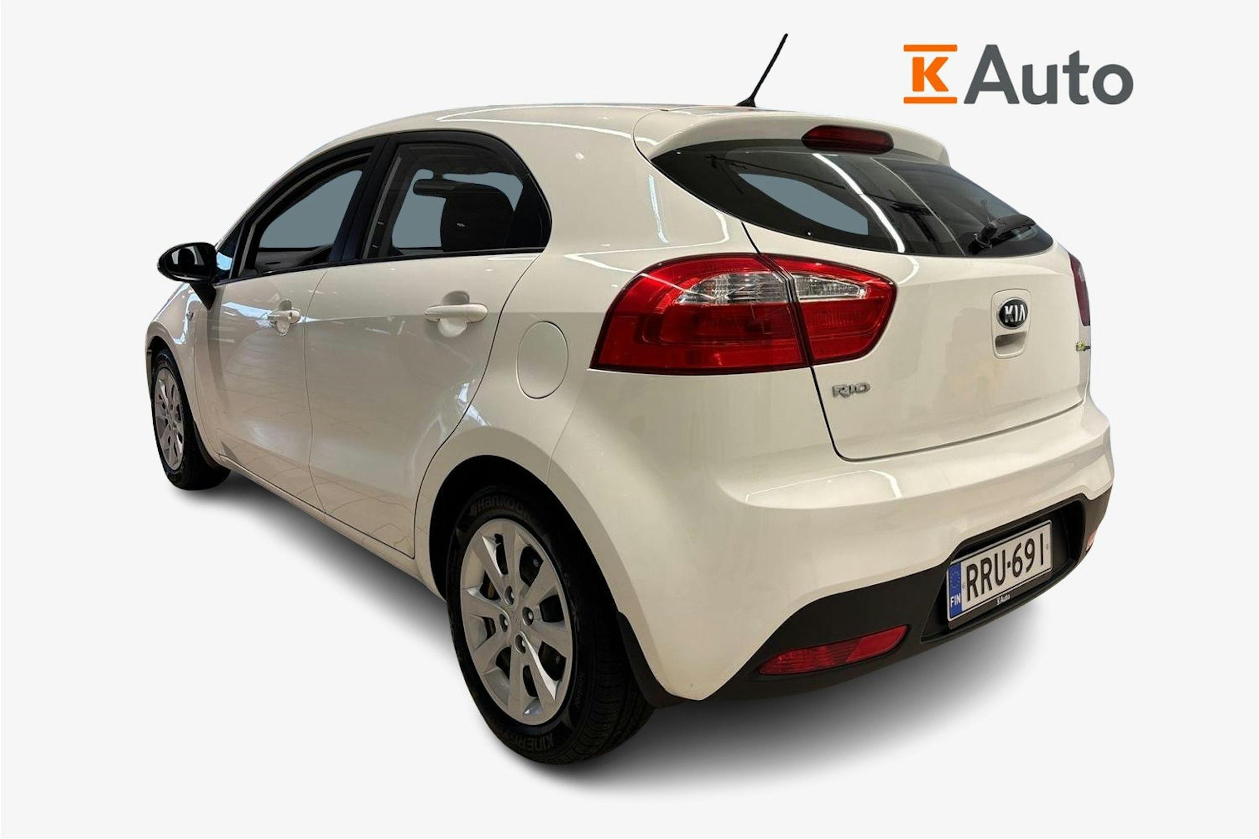 valkoinen Kia Rio 2014 kuva 2.