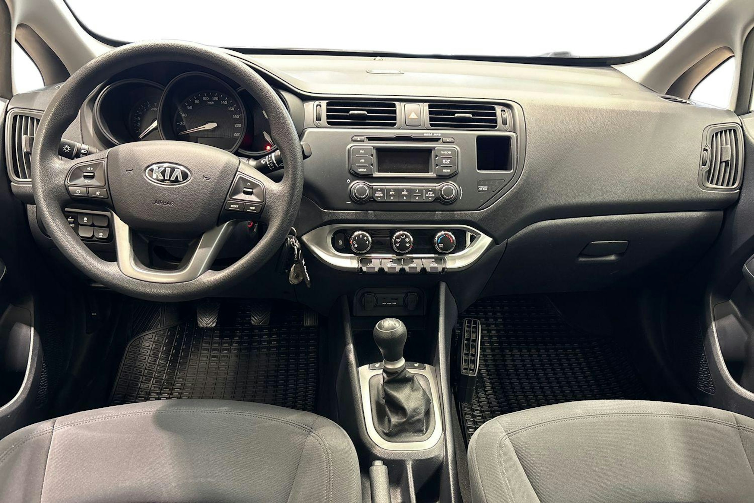 valkoinen Kia Rio 2014 kuva 9.