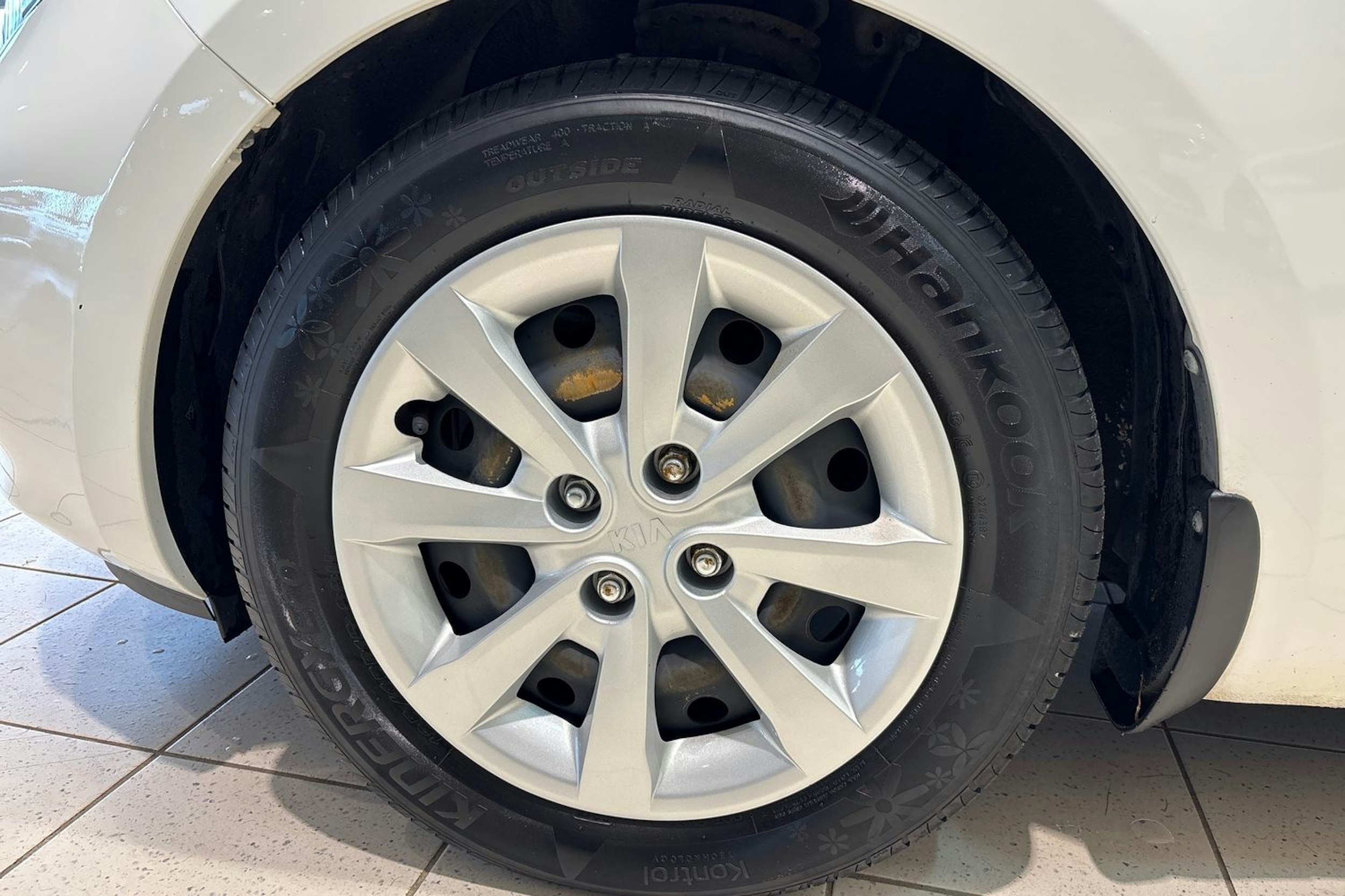 valkoinen Kia Rio 2014 kuva 11.