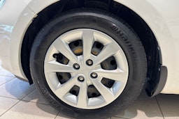 valkoinen Kia Rio 2014 kuva 11.