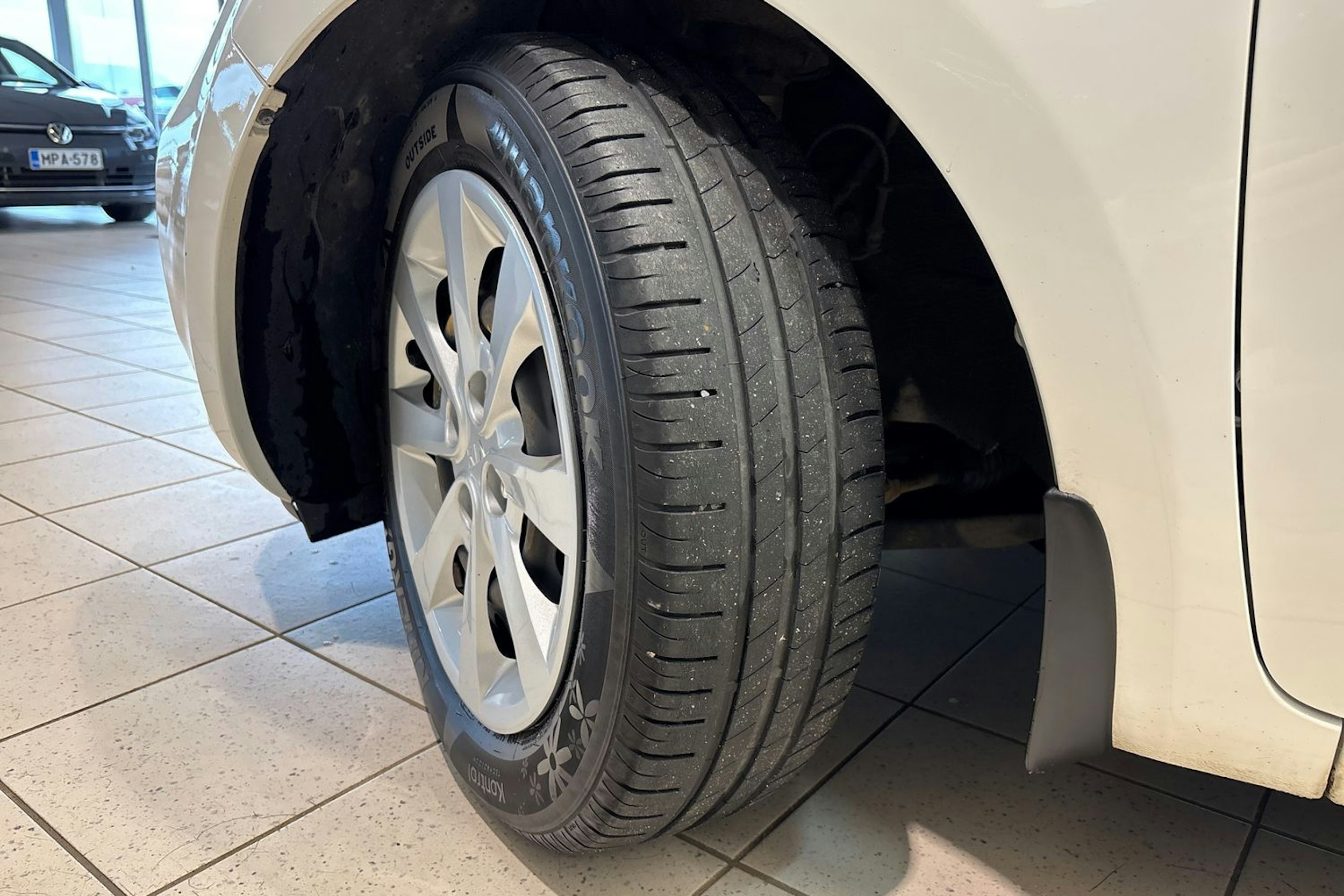 valkoinen Kia Rio 2014 kuva 13.