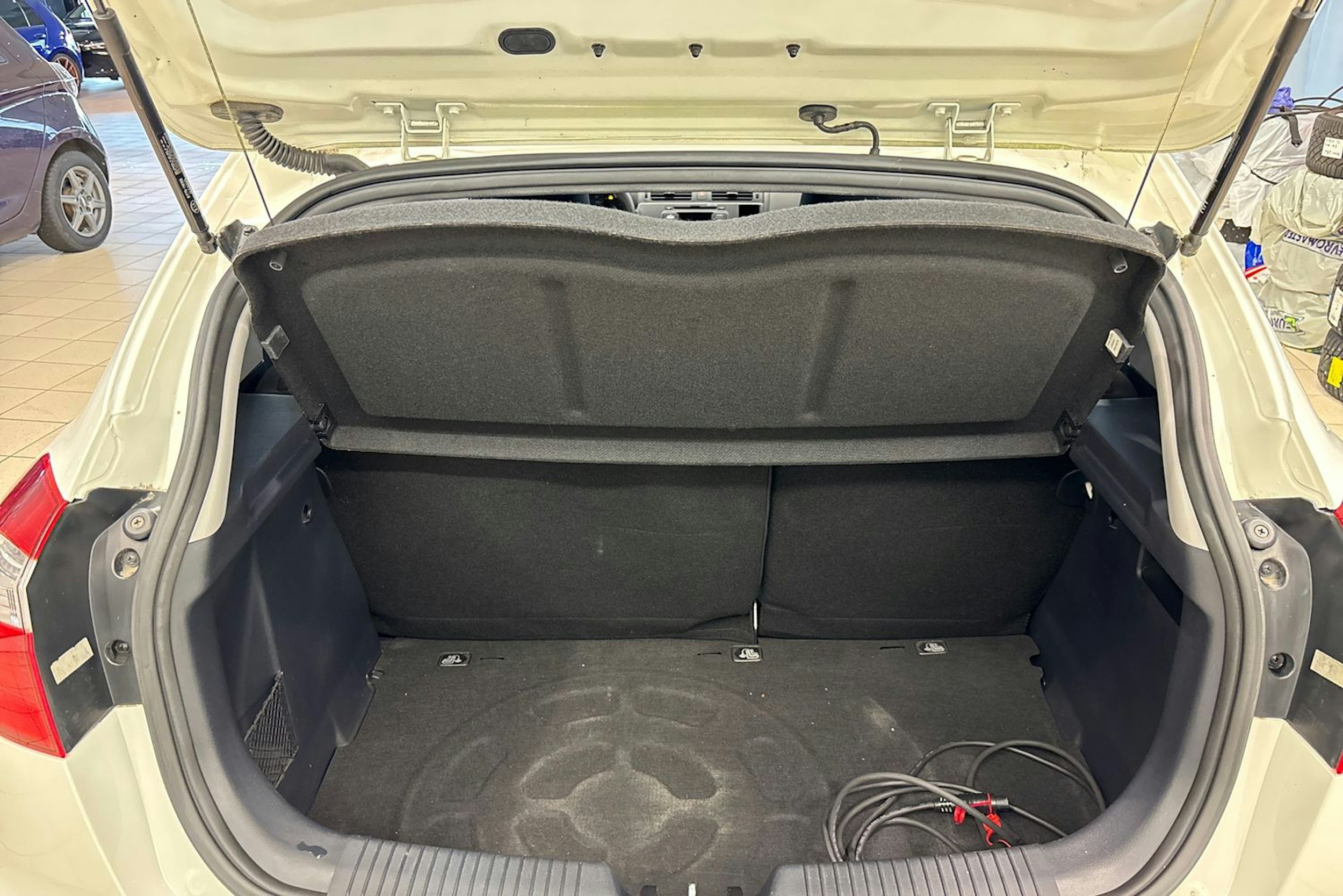 valkoinen Kia Rio 2014 kuva 15.