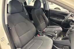 valkoinen Kia Rio 2014 kuva 17.