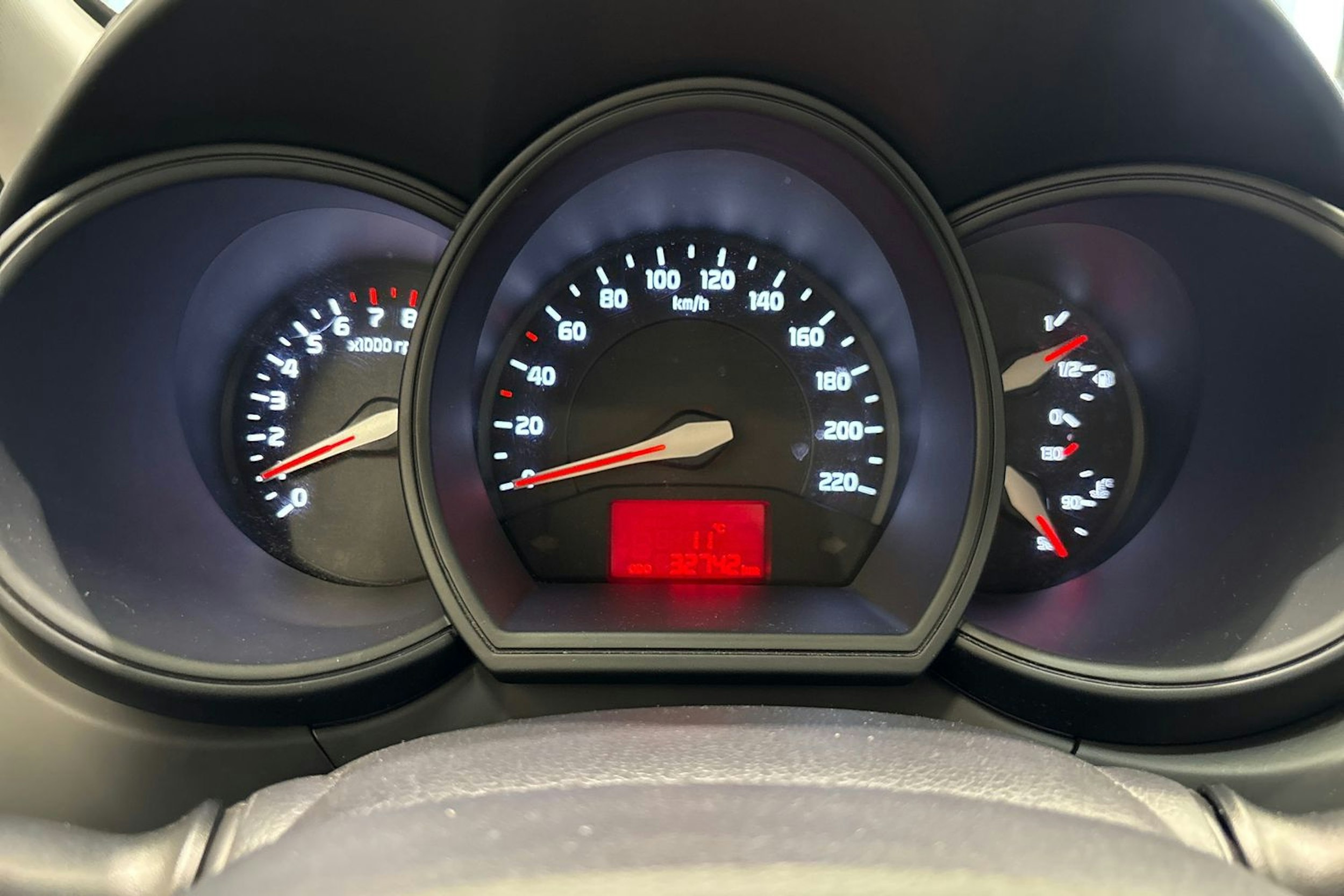 valkoinen Kia Rio 2014 kuva 18.