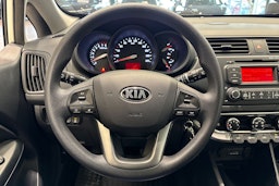 valkoinen Kia Rio 2014 kuva 19.