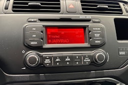 valkoinen Kia Rio 2014 kuva 20.