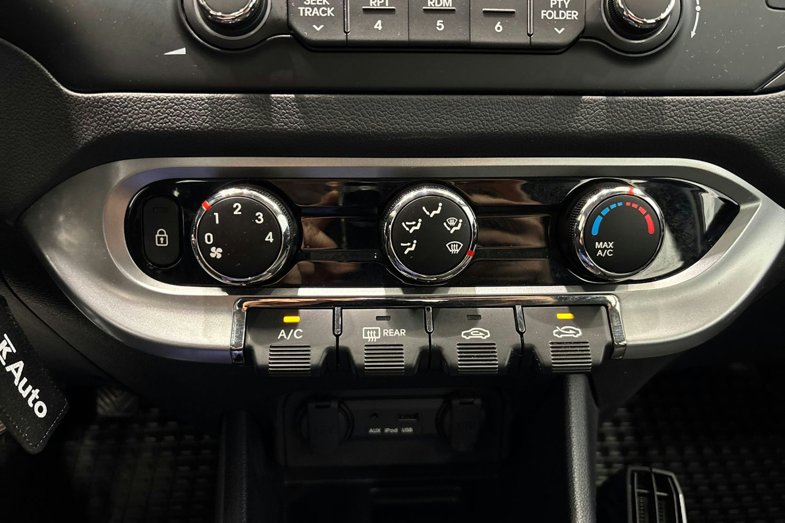 valkoinen Kia Rio 2014 kuva 21.