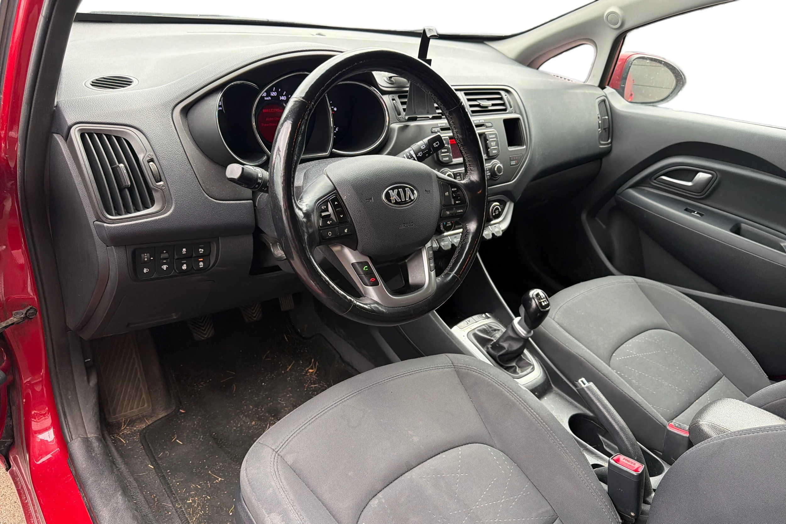 punainen Kia Rio 2014 kuva 3.