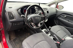 punainen Kia Rio 2014 kuva 3.