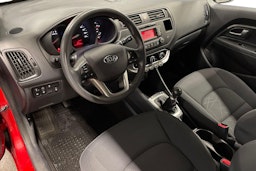 Punainen Kia Rio 2014 kuva 7.