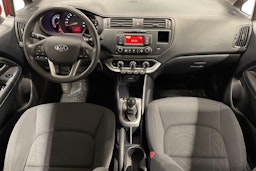 Punainen Kia Rio 2014 kuva 9.