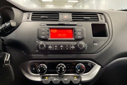 Punainen Kia Rio 2014 kuva 17.