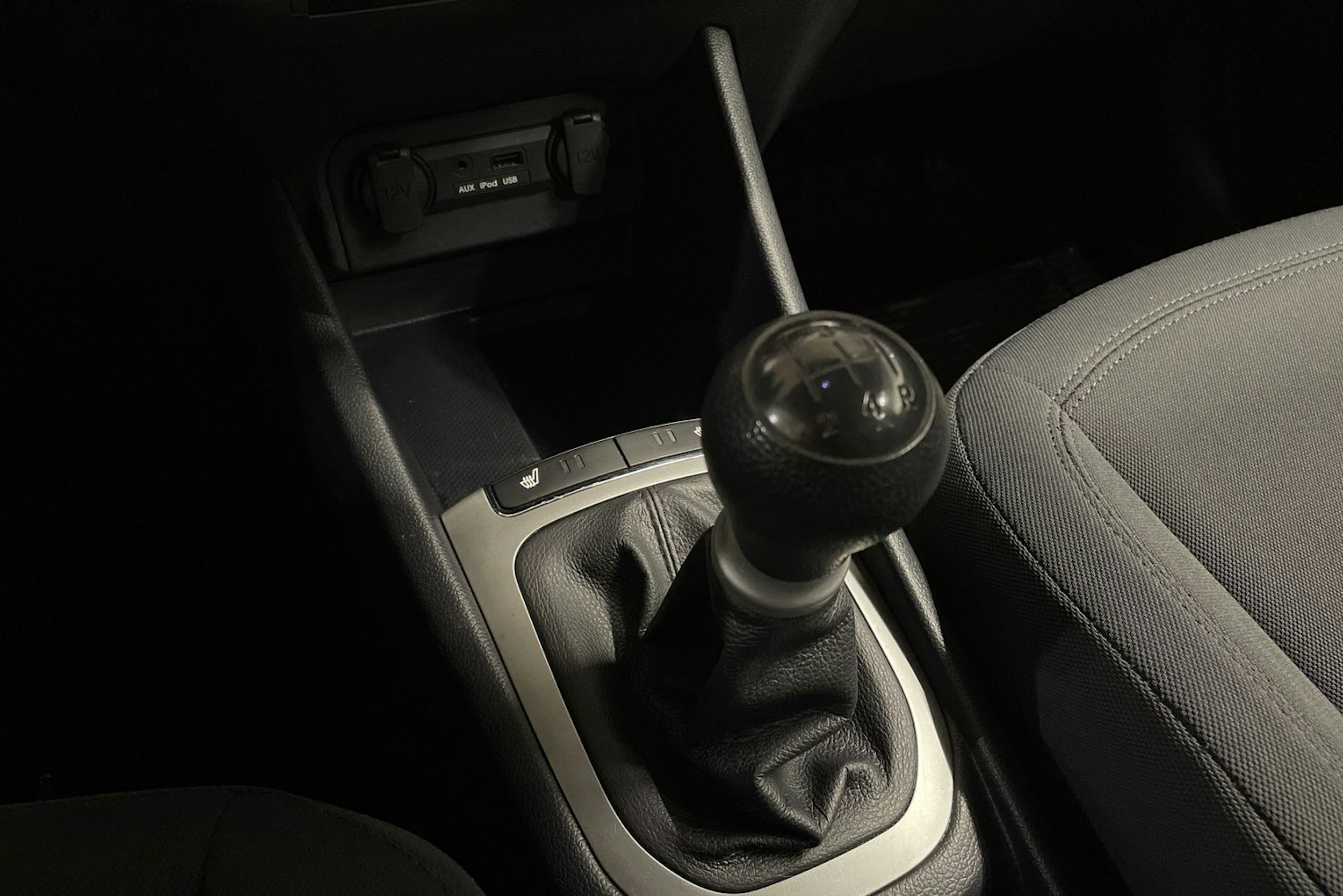 Punainen Kia Rio 2014 kuva 18.