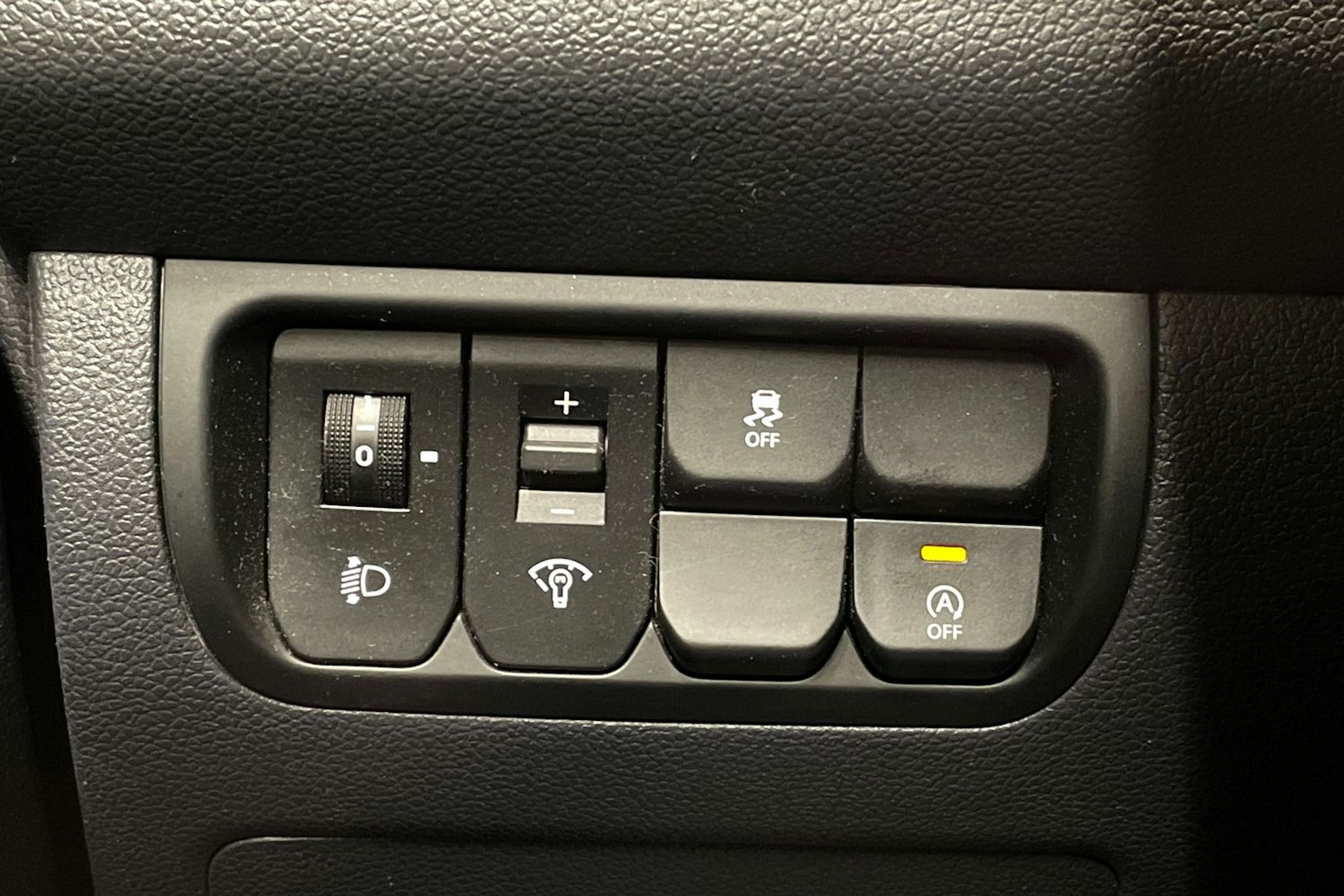 Punainen Kia Rio 2014 kuva 19.