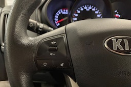 Punainen Kia Rio 2014 kuva 20.
