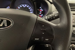 Punainen Kia Rio 2014 kuva 21.