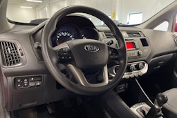 Punainen Kia Rio 2014 kuva 22.