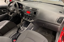 Punainen Kia Rio 2014 kuva 24.